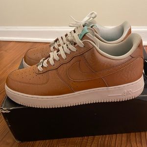 Nike Air Force 1 Statue of Liberty. (Reflective)